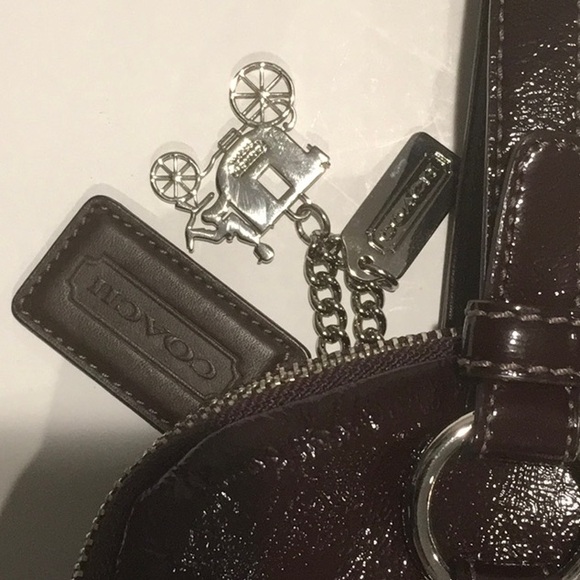 Coach Soho Brown Patent Leather Bag with purple lining, complete with bag charms - Picture 3 of 12